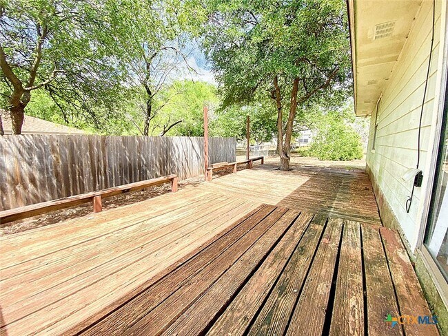 Building Photo - 109 Hughson Dr