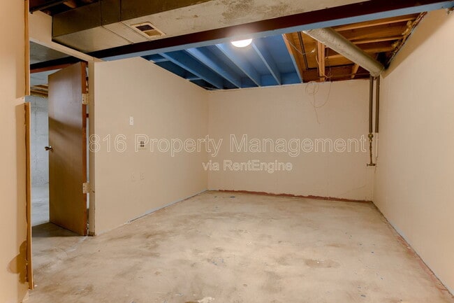 Building Photo - 164 SW Robin Rd