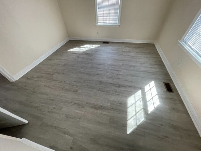 Building Photo - 2 Bedroom House - Available late August