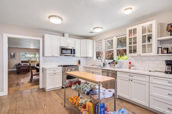 Building Photo - 1554 Laurel St