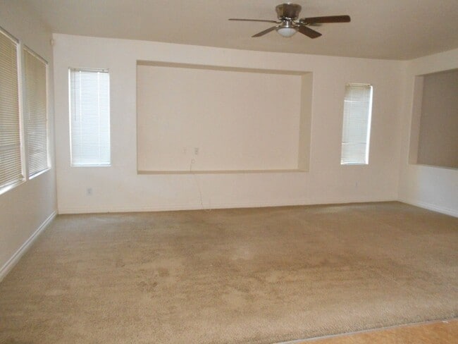 Building Photo - Stunning 4 Bedroom Home in North Las Vegas!