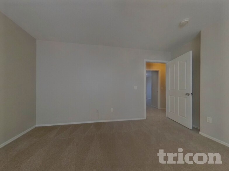Building Photo - 7413 S 40th Ln