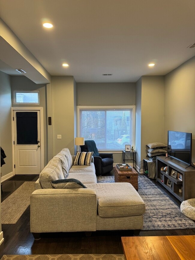 Building Photo - 2613 W Cortland St