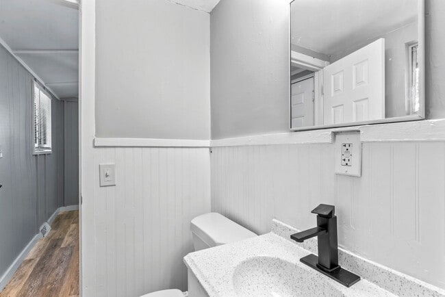 Building Photo - Affordable Comfort in Independence — 1-Bed...