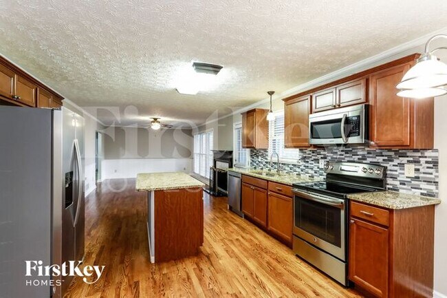 Building Photo - 2324 Sussex Court