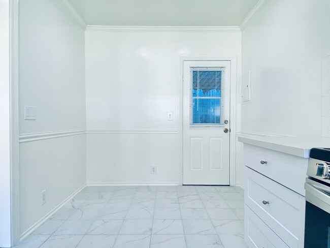 Building Photo - 9016 1/2 Rangely Ave