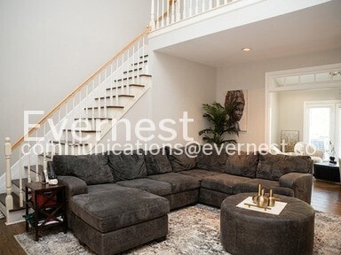 Building Photo - 4580 Village Dr