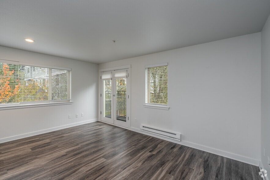 1BR, 1BA - 605SF - Living Room - Lynwood Commons