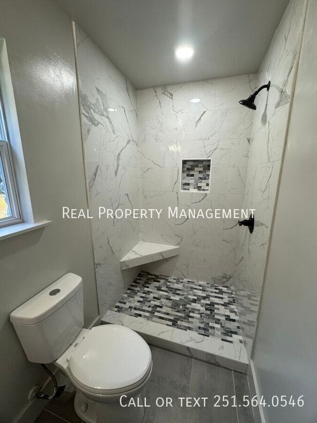 Building Photo - 3158 Lees Ln