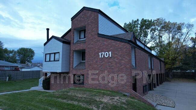 Building Photo - 1701 Ridgehaven Ct