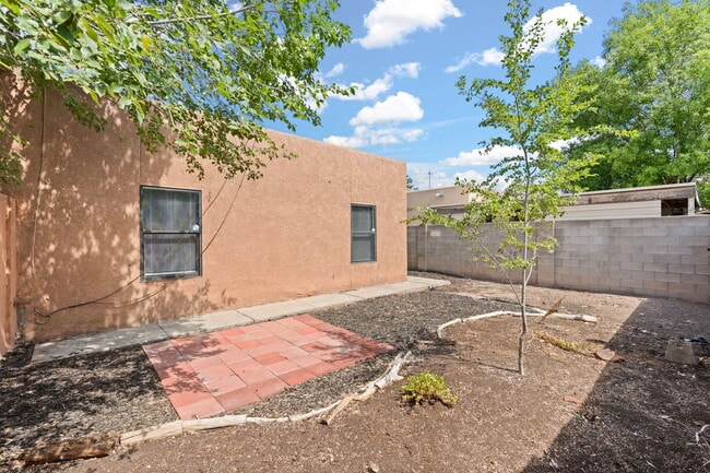 Building Photo - 1178 Calle Madera