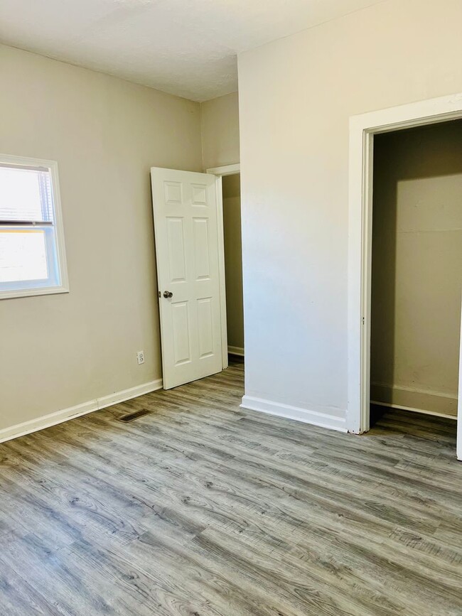 Building Photo - Newly remodeled 3 bedroom home in West Lou...