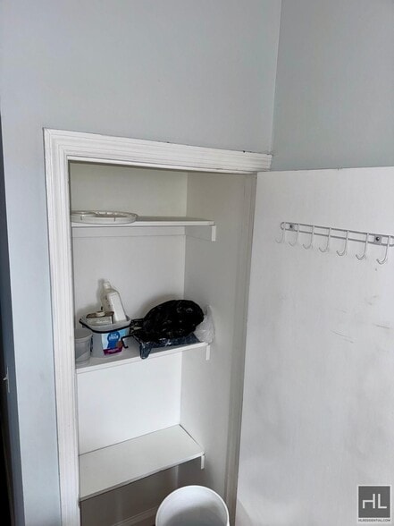 Building Photo - 36 AVENUE