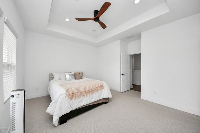 Building Photo - 1066 Mansfield St