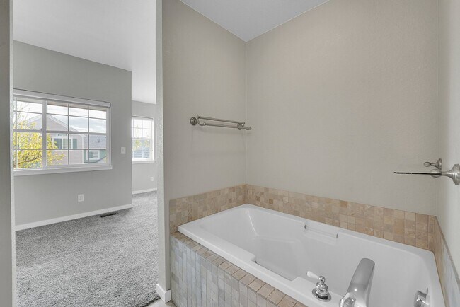 Building Photo - $3,125 - 3Bed/ 3.5 Bath Townhome with Finished Basement and Fireplace in Broomfield!