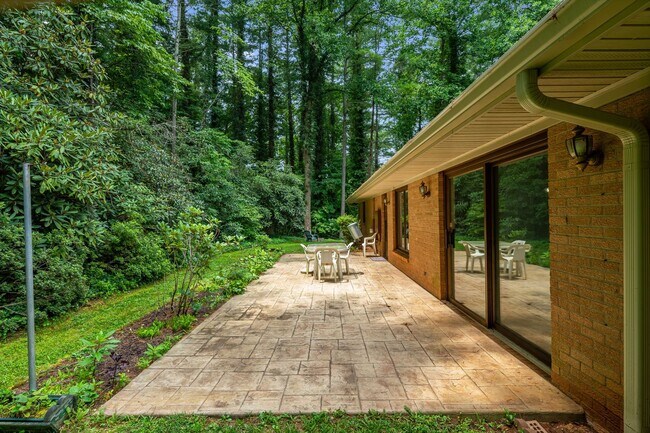 Building Photo - 102 Arbor Ln
