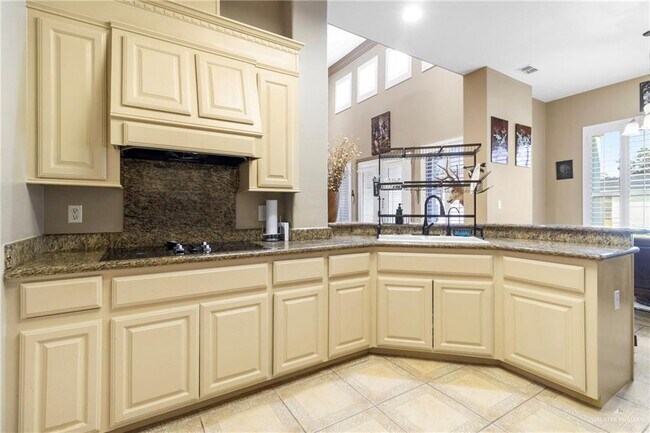 Building Photo - 4004 Persimmon Dr