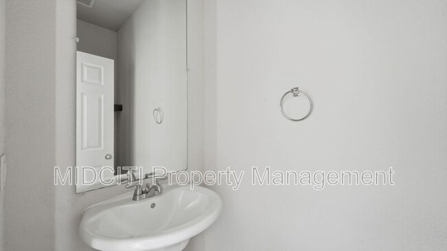 Building Photo - 1121 Brown Rock Dr