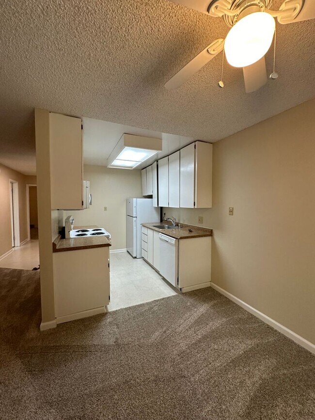 Building Photo - 2 bedroom, 1 bath condo in Mountain View