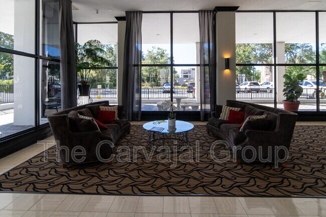 Building Photo - 400 E Colonial Dr