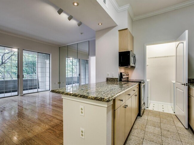 Building Photo - 3225 Turtle Creek Blvd