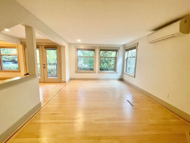 Building Photo - AVAILABLE NOW 3 BD 3.5 BA Townhome in Fremont