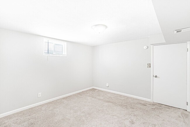 Building Photo - Charming 3BD, 2BA Arvada Home with 2-Car Garage and Yard