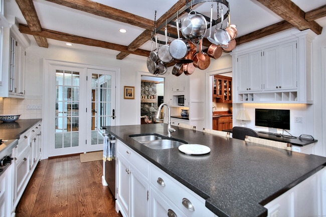 Building Photo - 15 Catamount Rd