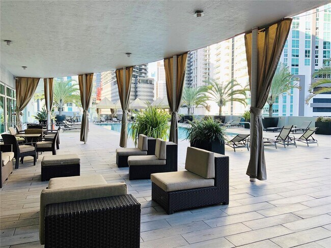 Building Photo - 1250 S Miami Ave