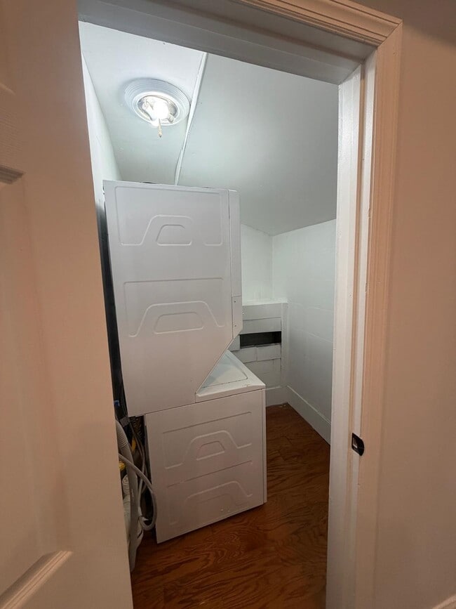 Building Photo - 406 Communipaw Ave