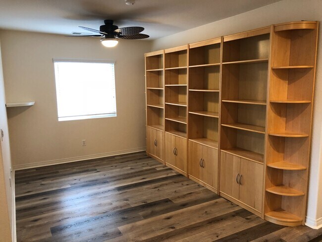 Building Photo - 4Bd/2.5 Ba Home with incredible views of Hubbert Lake! Call for details or to schedule showing!