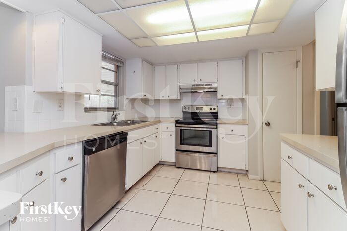 Building Photo - 7240 Rosarian Dr