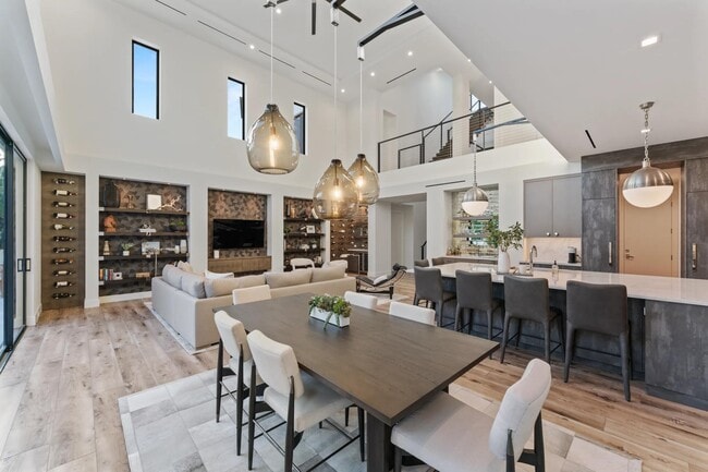 Building Photo - 214 28th St