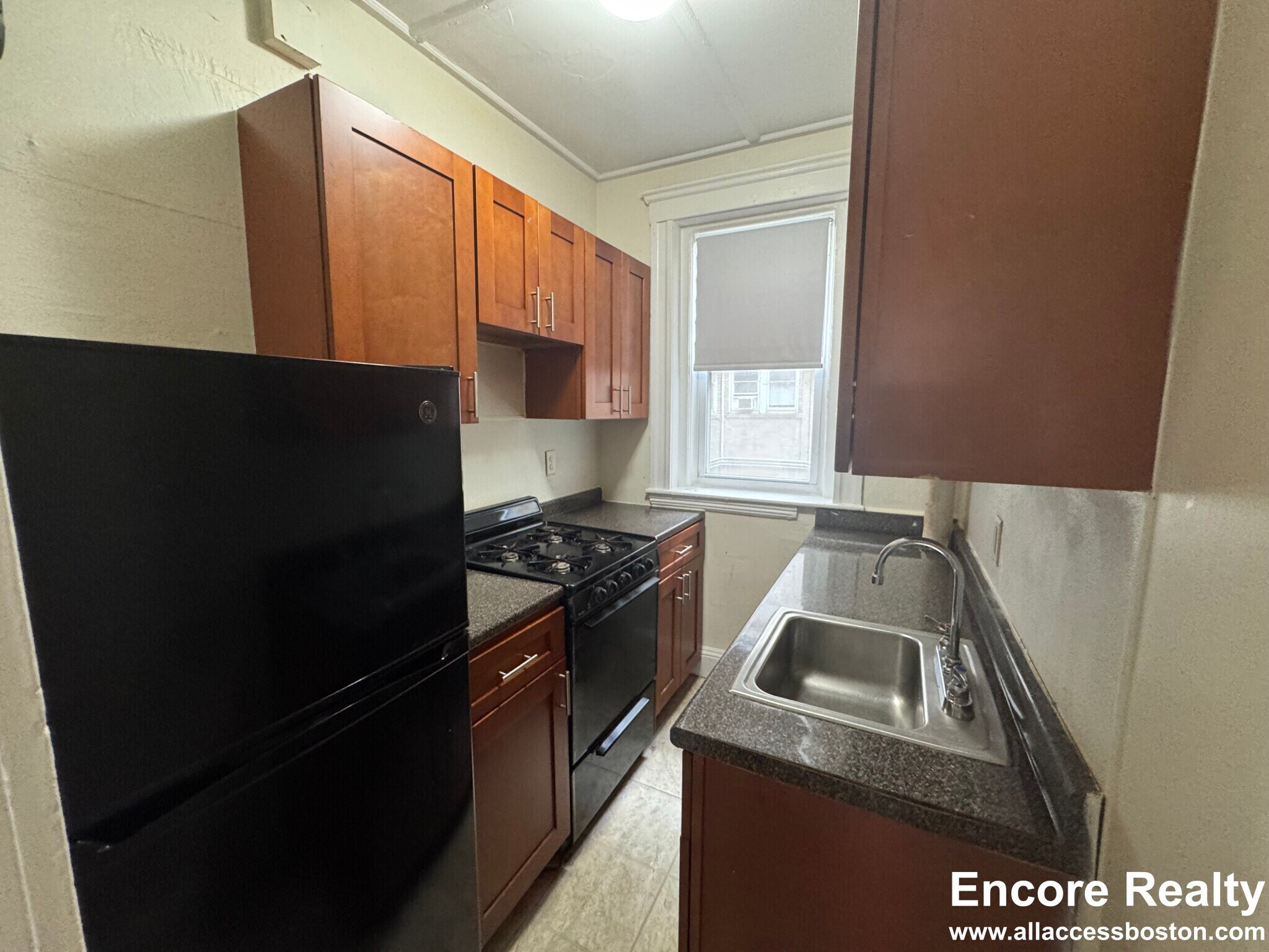 Building Photo - 2 Charlesgate W