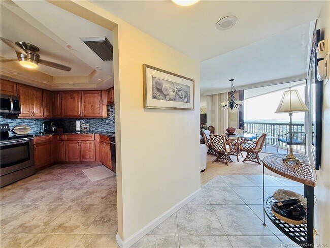 Building Photo - 9500 S Ocean Dr