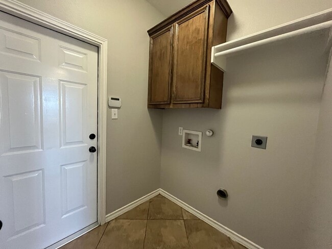 Building Photo - 2901 Dante Dr