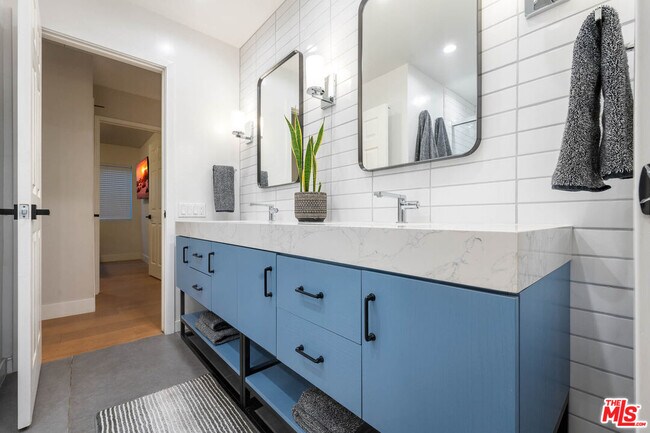 Building Photo - 1220 Dincara Rd