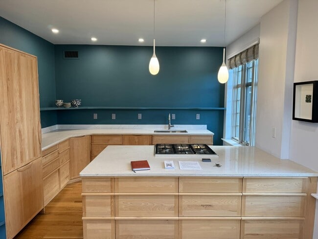 Building Photo - 1525 N Front St