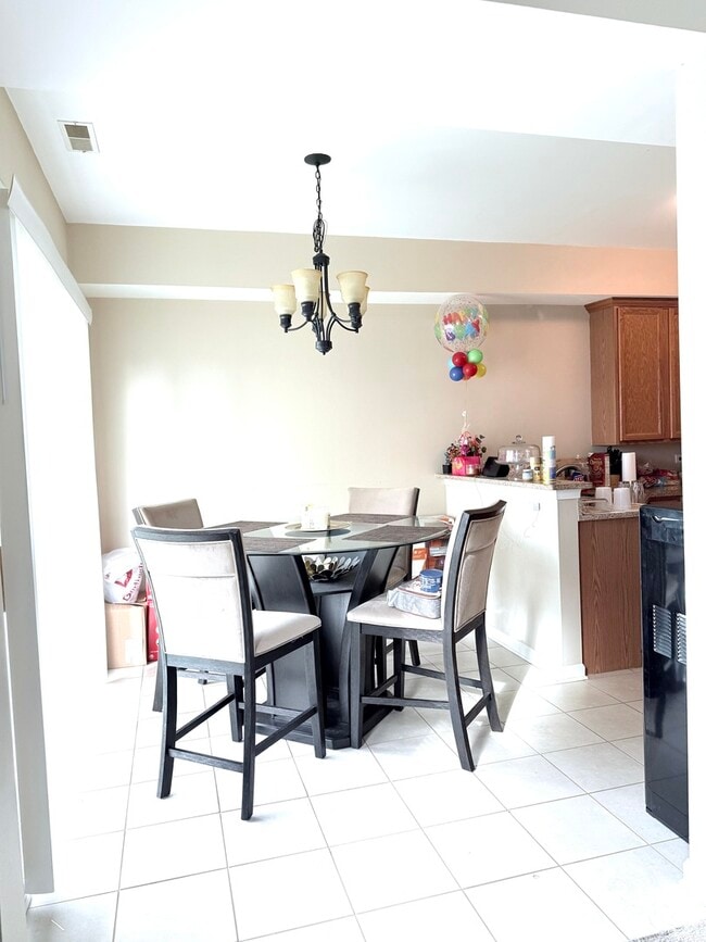 Building Photo - 3345 Bromley Ln