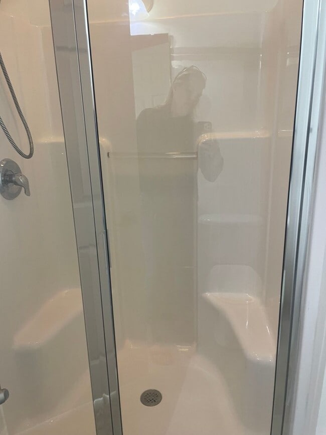 Building Photo - 2 BR 2.5 Bath Townhome