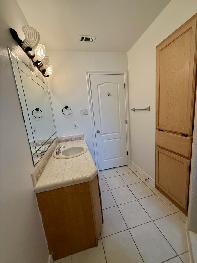 Building Photo - 12613 River Bend Cir