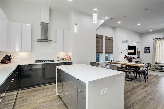 Building Photo - 808 Fisher St