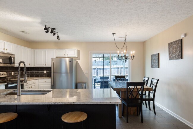 Building Photo - Single Family Home For Lease