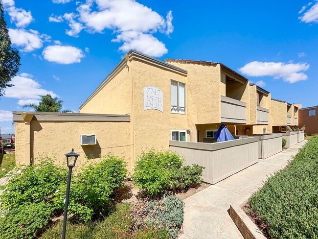 Building Photo - Charming 1BD/1BA Condo in Allied Gardens W...