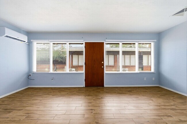 Building Photo - 1307-1311 E. 9th St. ( 1307A, 1307B, 1307C, 1309, 1311 )
