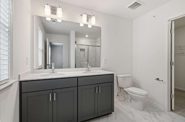 Building Photo - Spacious 3-Bed Townhouse w/ Two Car Garage