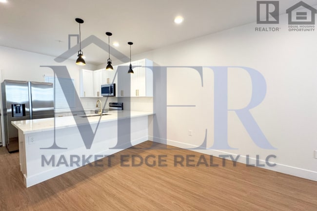 Building Photo - 165 Sugarloaf St