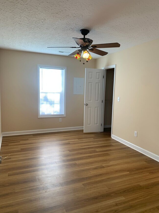 Building Photo - 2 Bedroom 2 Bath Townhouse Available Now on Jasmine Cove Way