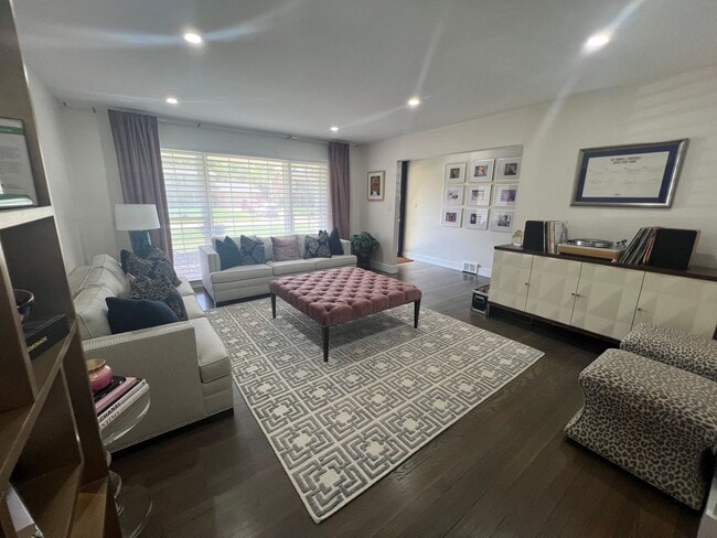 Building Photo - Beautiful Southfield Ranch