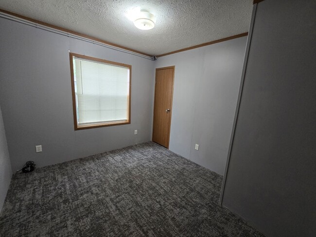 Building Photo - 700 W Ridgeway Ave